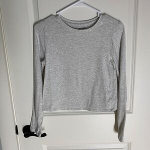 WOMANS MEDIUM OLD NAVY BESTEE CROPPED GRAY TOP